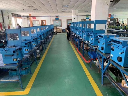 顶针切断机生产车间